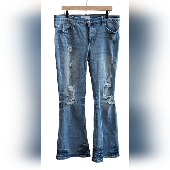 Gently Loved Women's SIZE 32 Vervet Light Wash Distressed Flare Leg Jeans - Picture 1 of 12